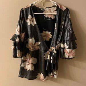 Metallic floral gimmicks wrap shirt